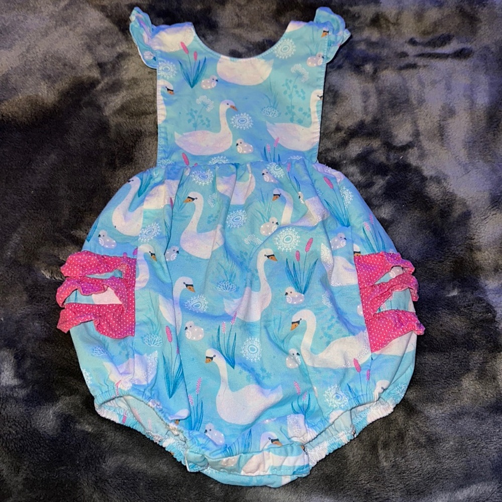 Classic Whimsy Swan Bubble Size 18m